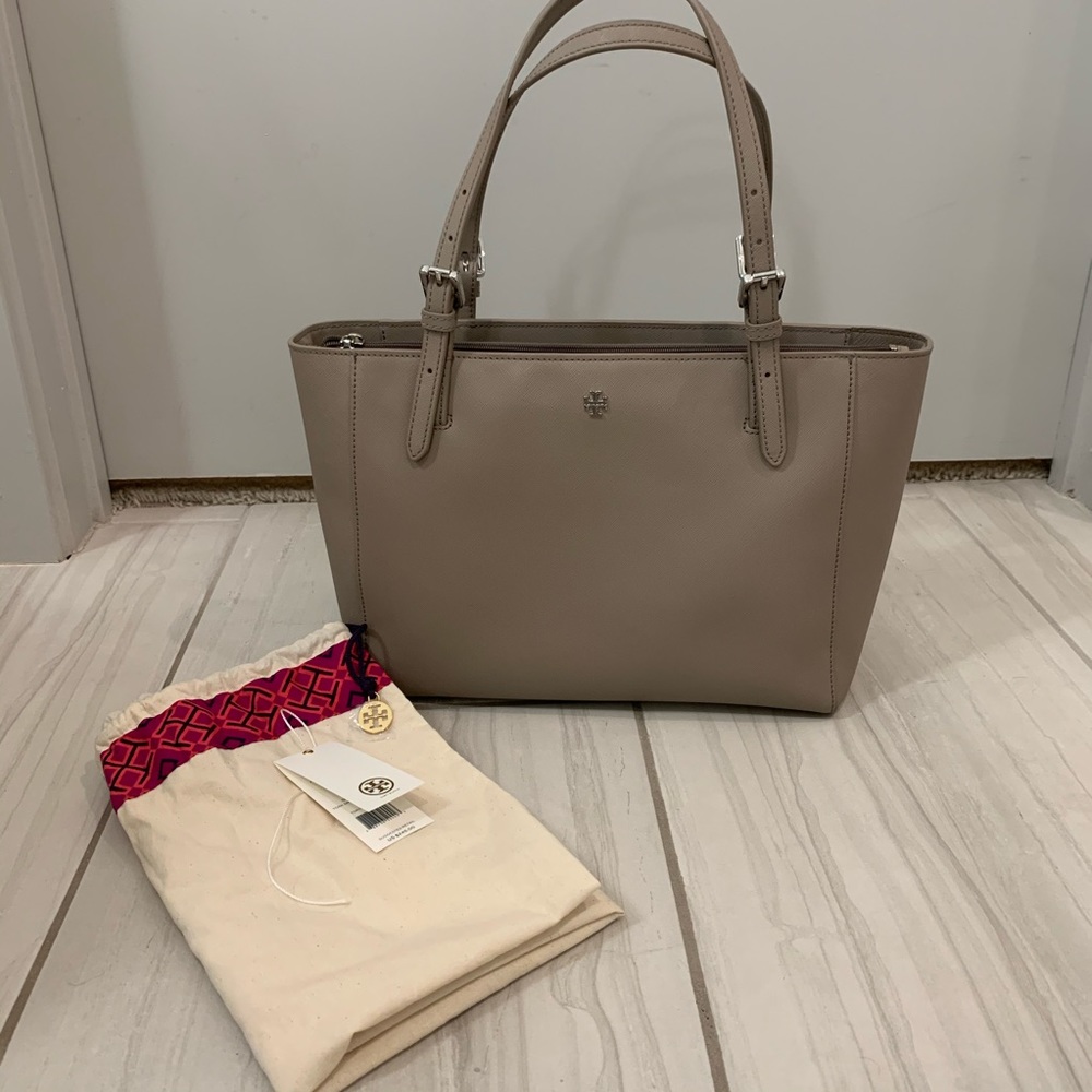 Tory Burch York small Leather Tote Taupe Gray